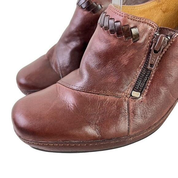 Clarks Artisan Womens Chunky Heels Brown Leather Side Zip Comfort Shoes sz 10 M - Picture 8 of 16